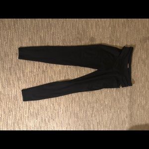 Bombshell Leggings - Show hip